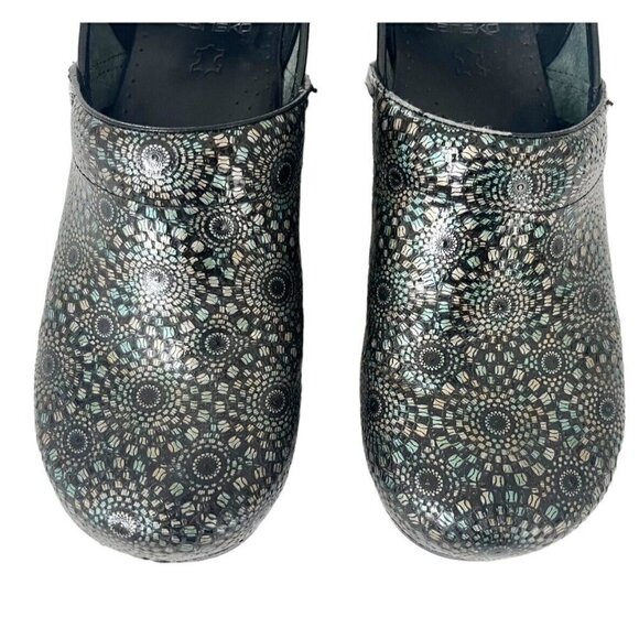 Dansko Women's Sz 41 (10.5 / 11 ) Black Metallic Medallion Clogs - Picture 6 of 12